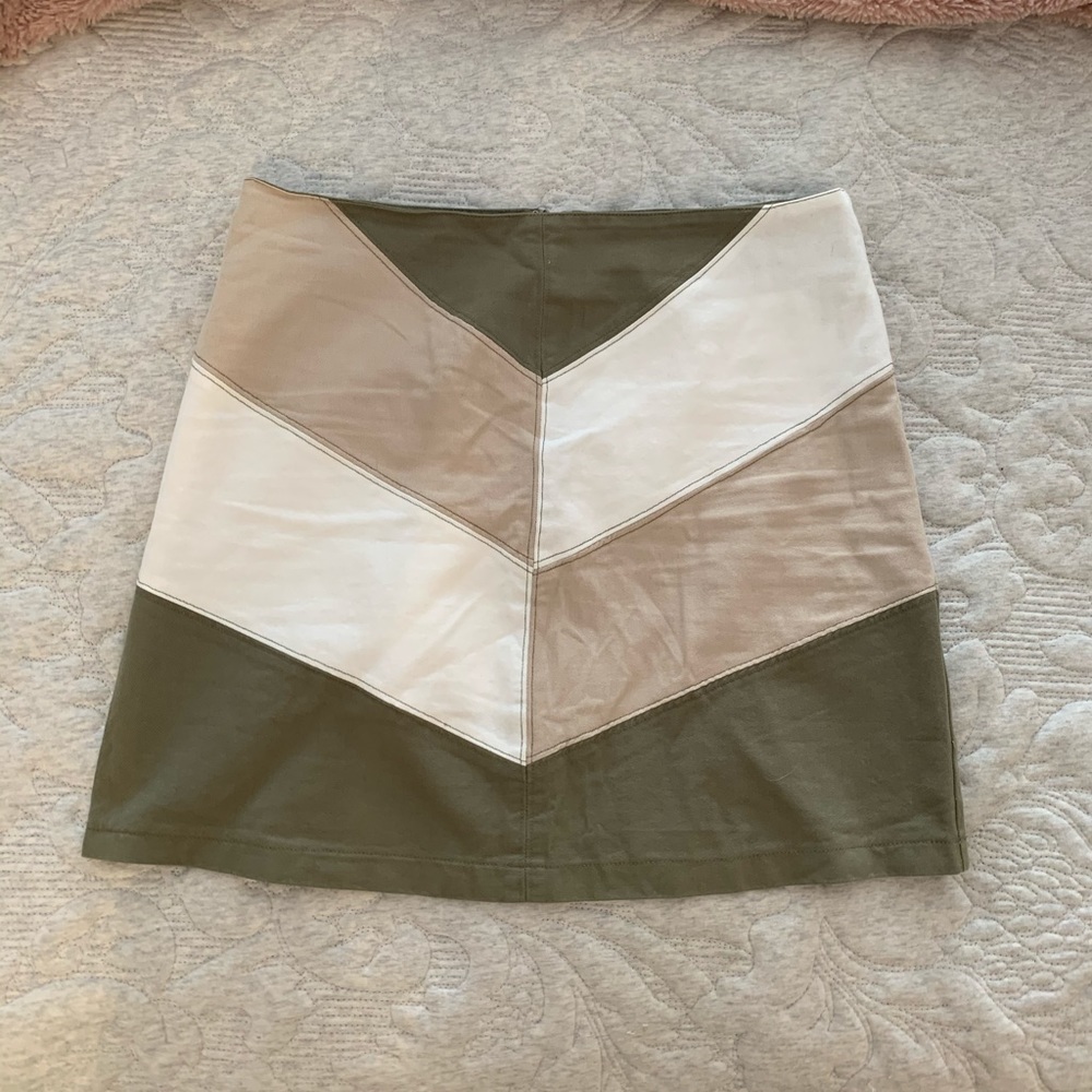 She and Sky color block skirt!!